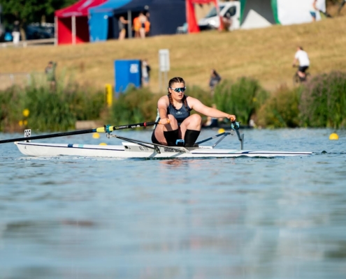 Millie sculling at the Junior Championships